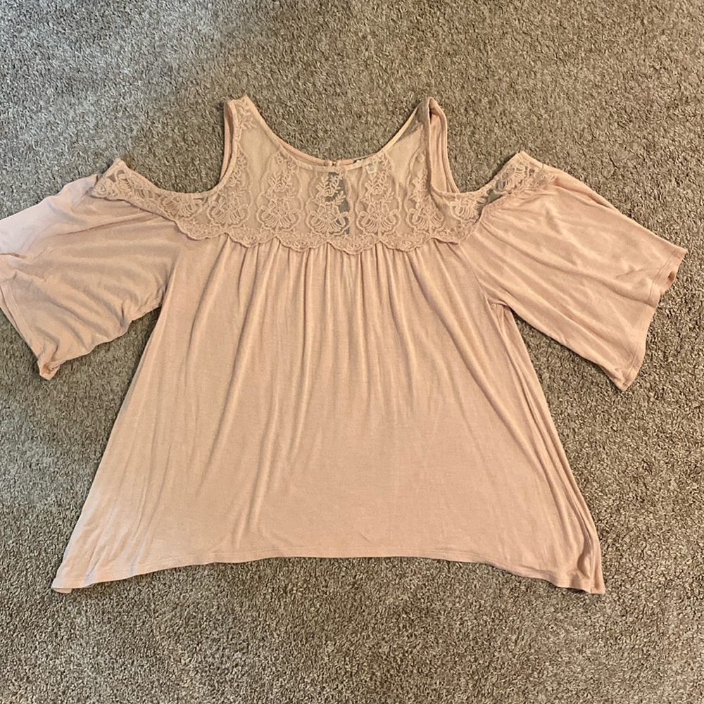 Buckle Eyeshadow Cold shoulder top